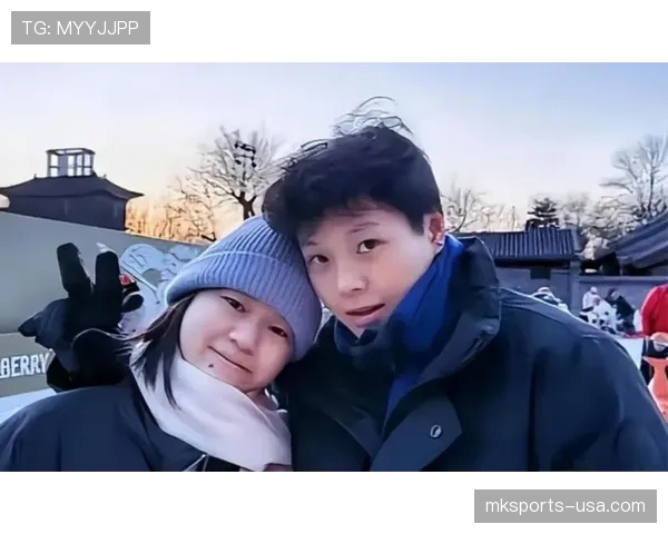 陈艺文戴帽子像邻家妹妹，摘帽瞬间变高定女主，这反差让我愣住了